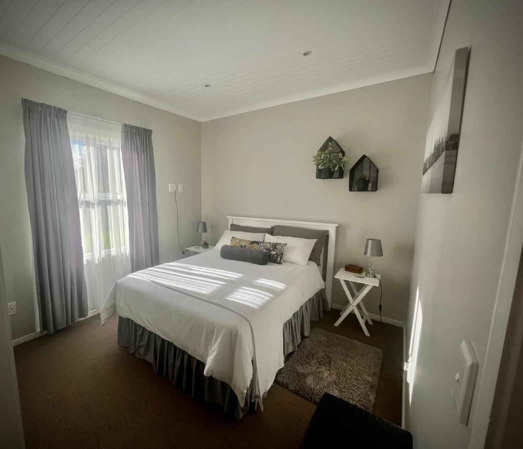 Serenity Self-Catering 2-Bed Unit Херманус Екстериор снимка